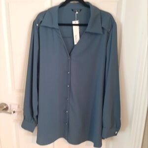 BloomChic Blouse NWT